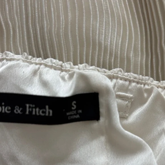 Abercrombie & Fitch Cream Strapless Pleated Maxi Dress - Picture 6 of 7